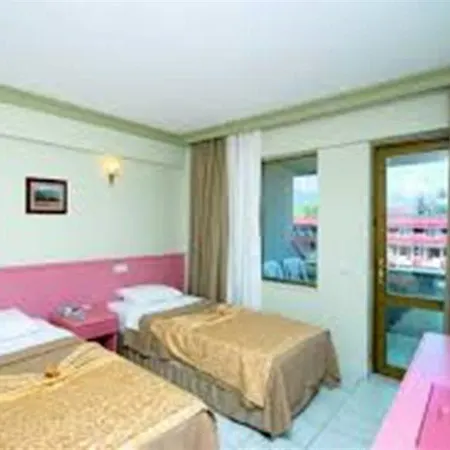 Club Victoria 2* كمر